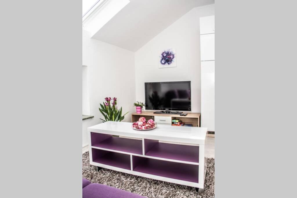 Apartment Pouringraz Fuer Kunst- Und Tennisliebhaber Kültér fotó